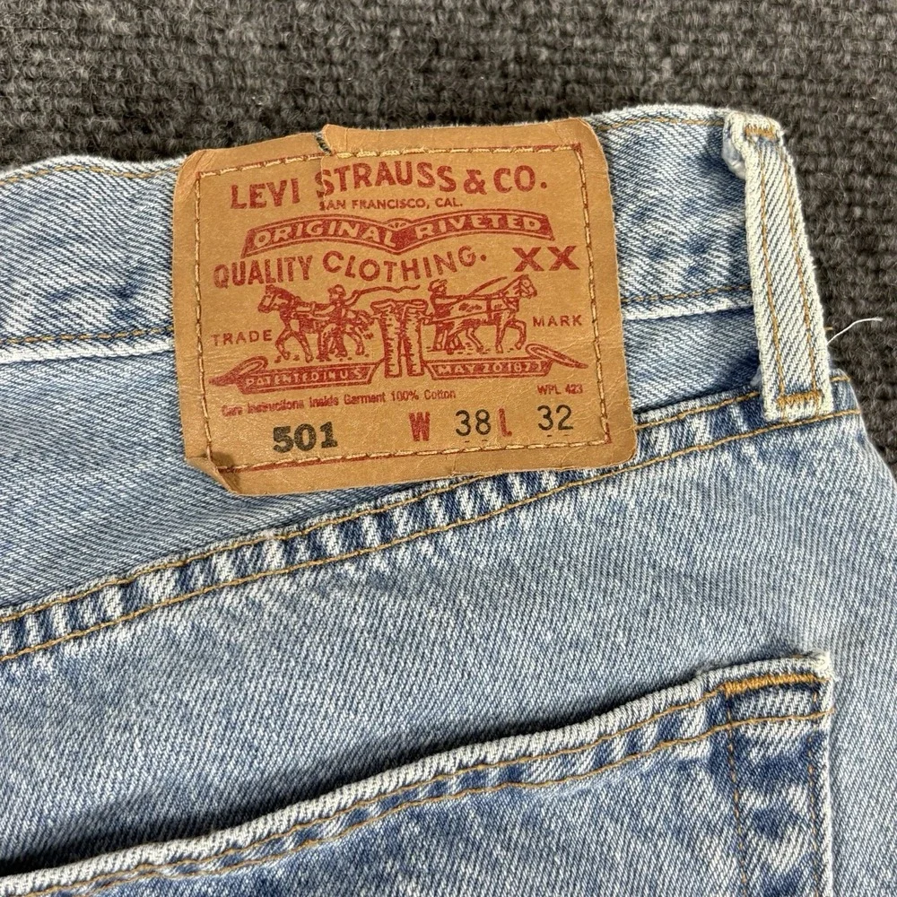 Vintage Y2K Levi's 501 Button Fly Jeans Fits 36x31 Red Tab Distressed Fade‎ Blue